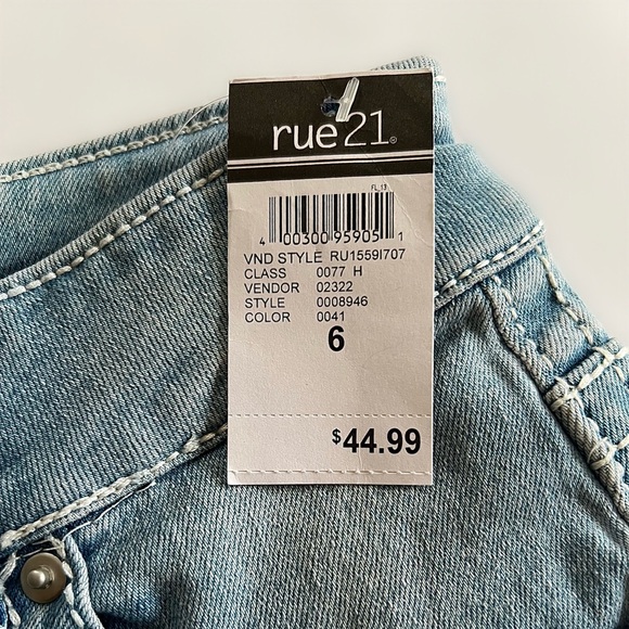 Rue21 Mid - Rise Boot Ultimate Stretch Flare Jean Size 6 - Picture 13 of 13